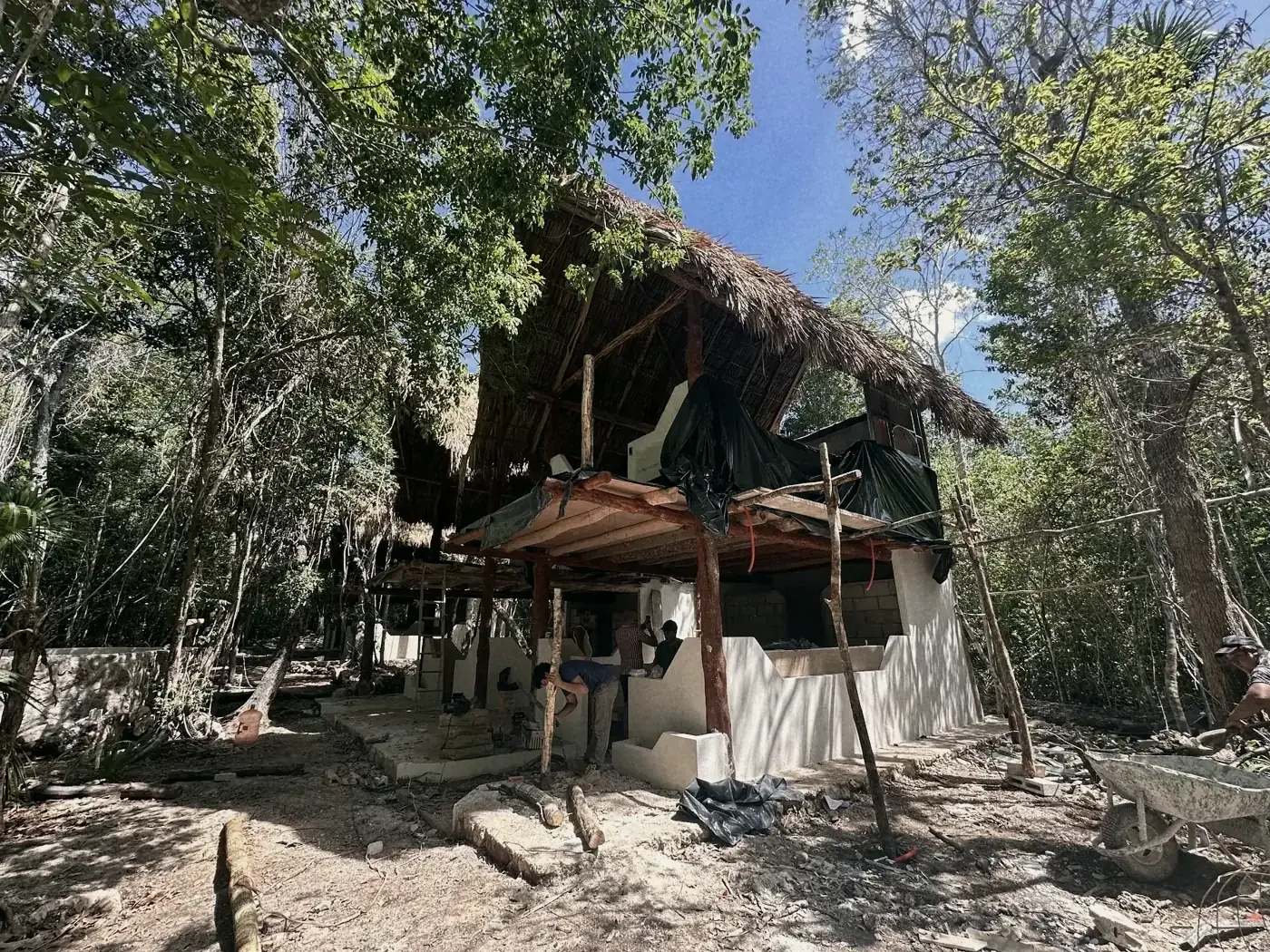 La estructura de las cabañas en construcción
